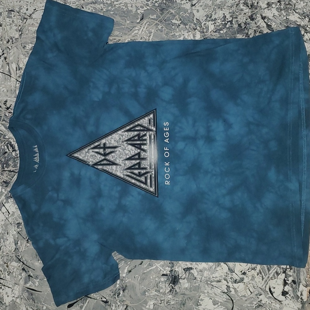 Def Leppard Rock of Ages retro graphic tee